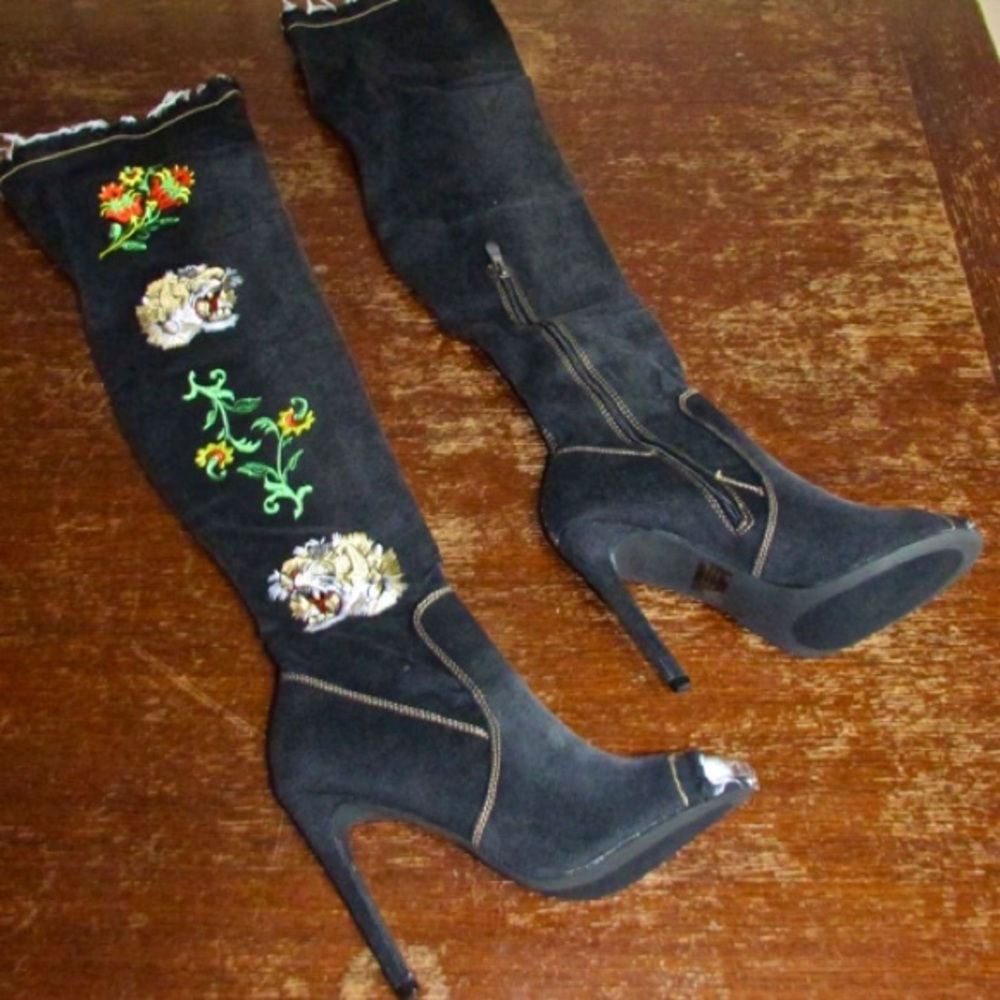 🎉HP Cape Robbin Emb. Denim Peep Toe Heeled Boots